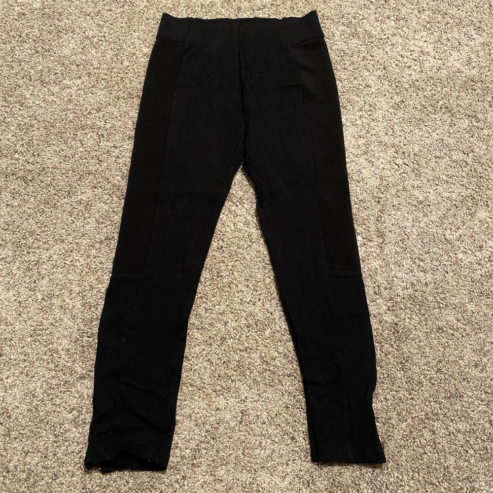 Active size small leggings with zipper detail